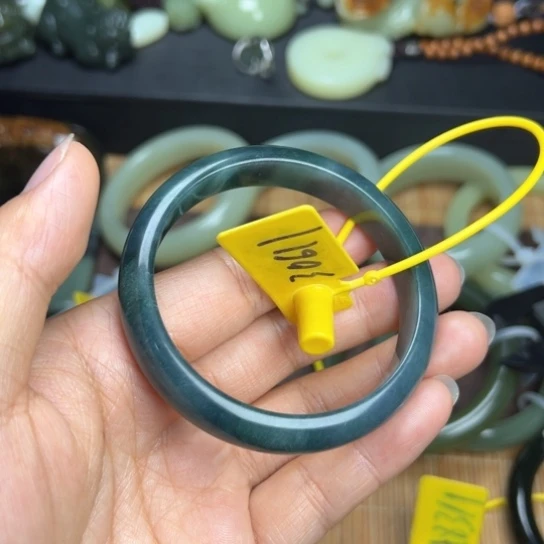 和田玉手镯未镶嵌?*?55