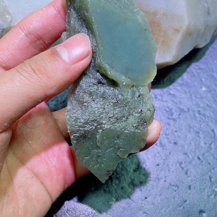 和田玉未镶嵌珠宝半成品