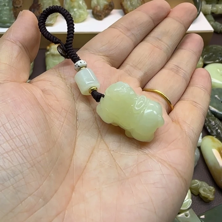 岫岩老玉（透闪石质玉）未镶嵌珠宝奇石