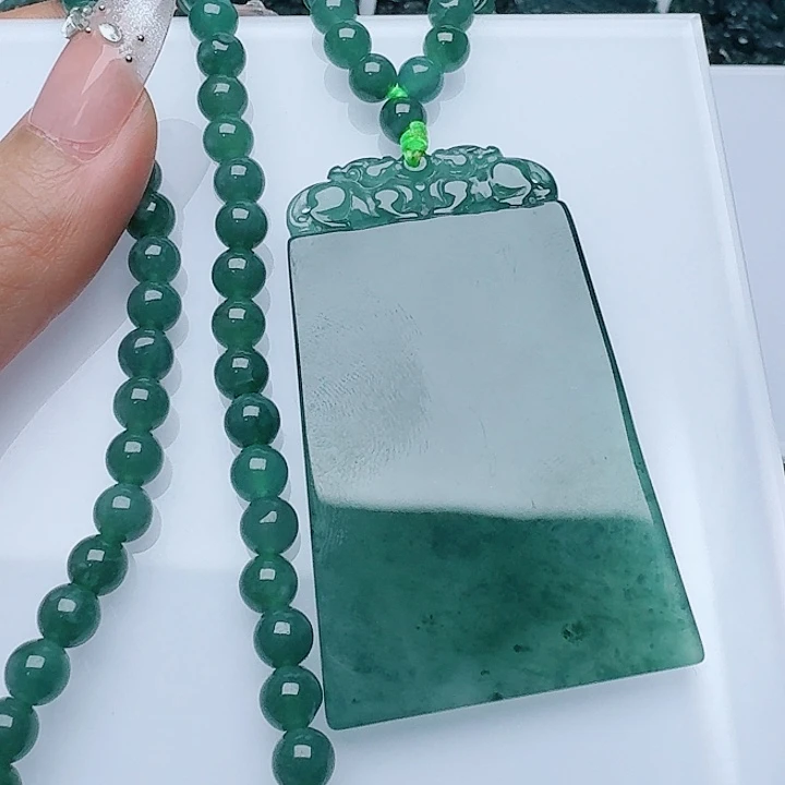 翡翠未镶嵌颈饰多样性发其一