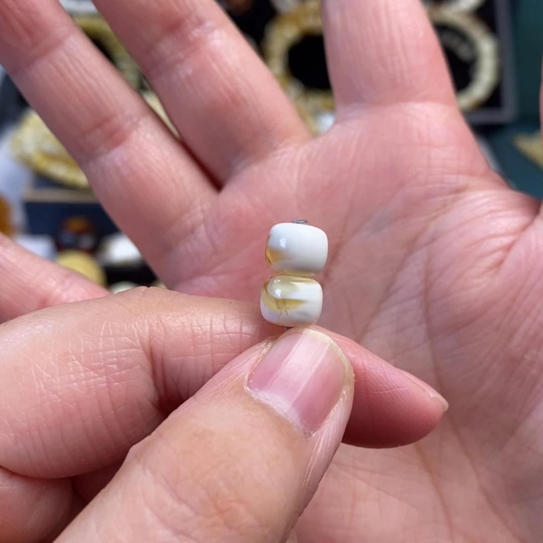 蜜蜡未镶嵌裸石金漆白溶洞老型对珠8