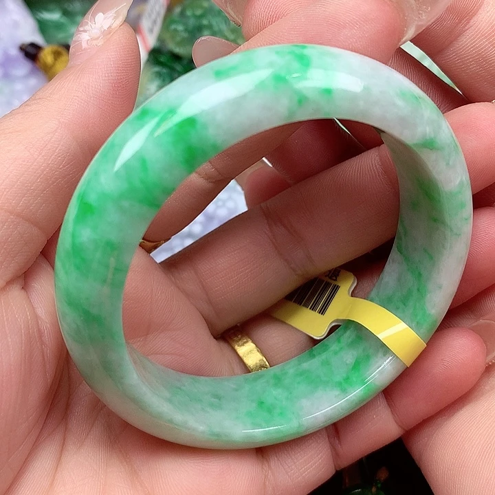 翡翠手镯未镶嵌翡翠手镯