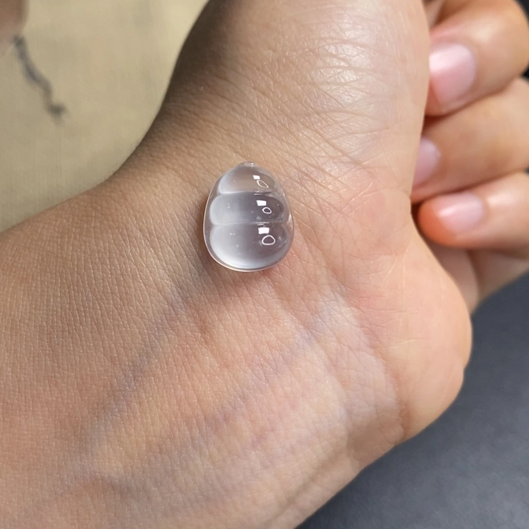 翡翠未镶嵌颈饰豆子