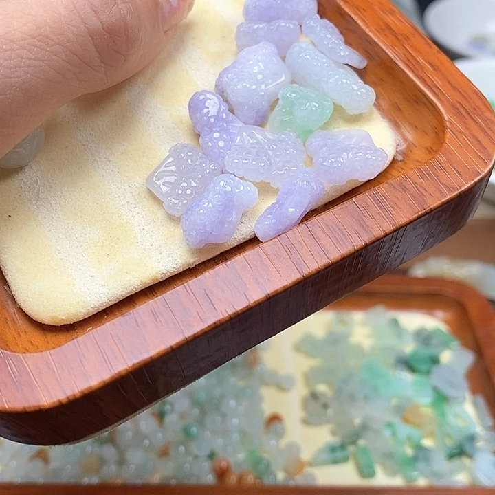吊坠(不含链)未镶嵌翡翠一个70