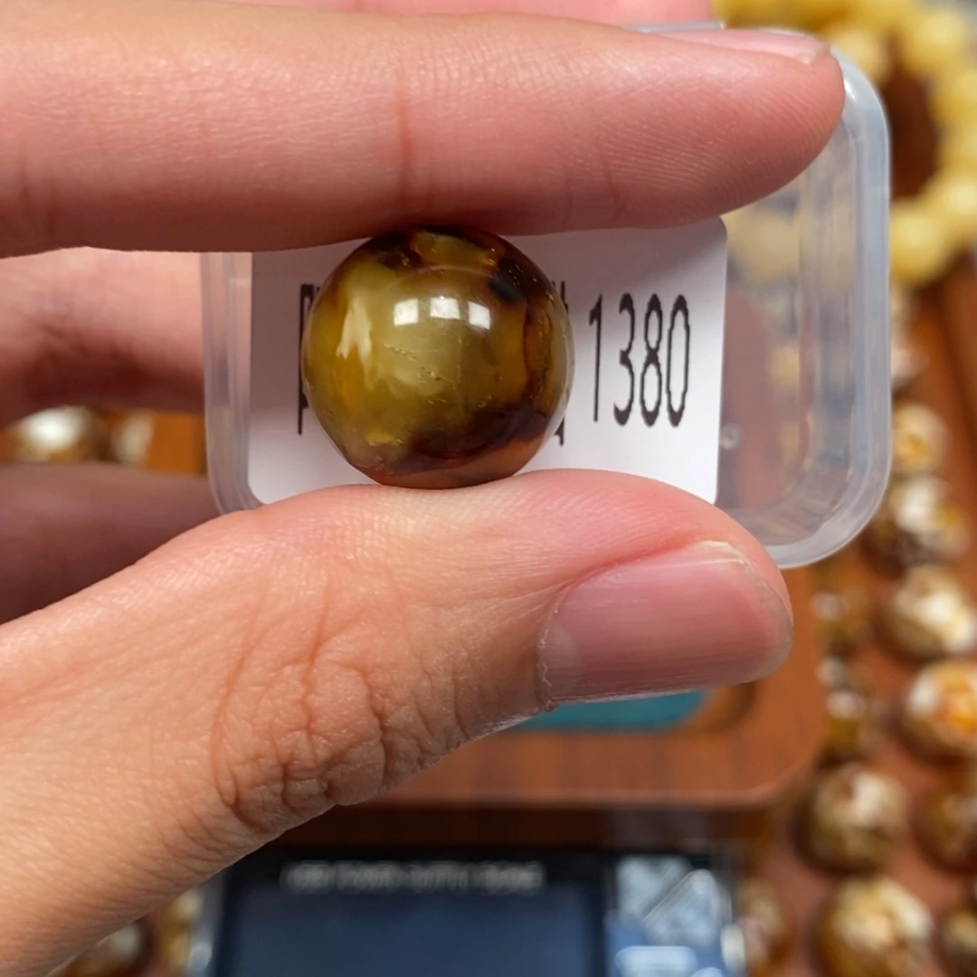 把件猴头核桃沁色蜜蜡圆珠老型1380