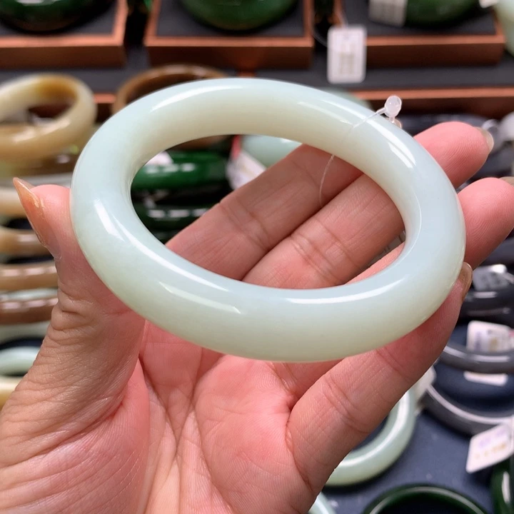 【闪购商品】未镶嵌手镯和田玉