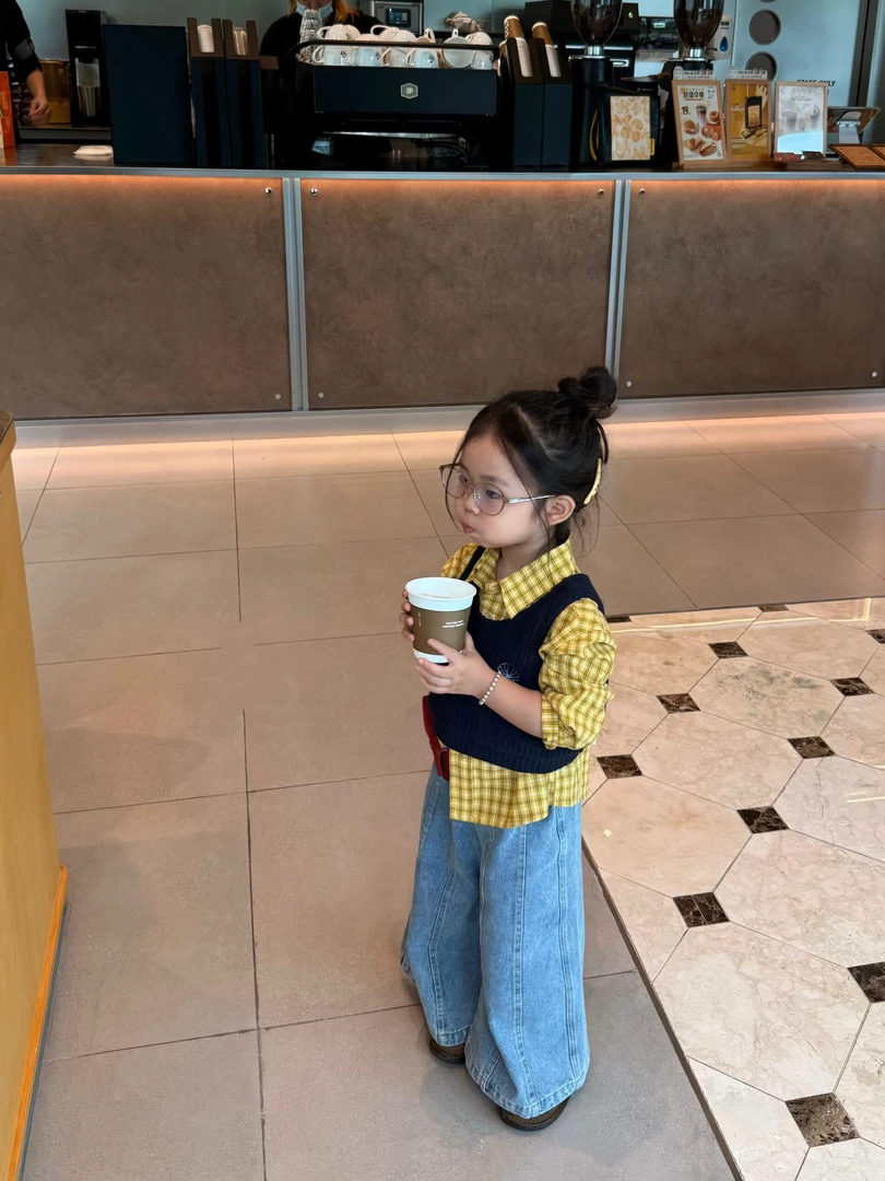 小思家2025年女童早秋新款叠穿黄色格子衬衫马甲牛仔裤套装