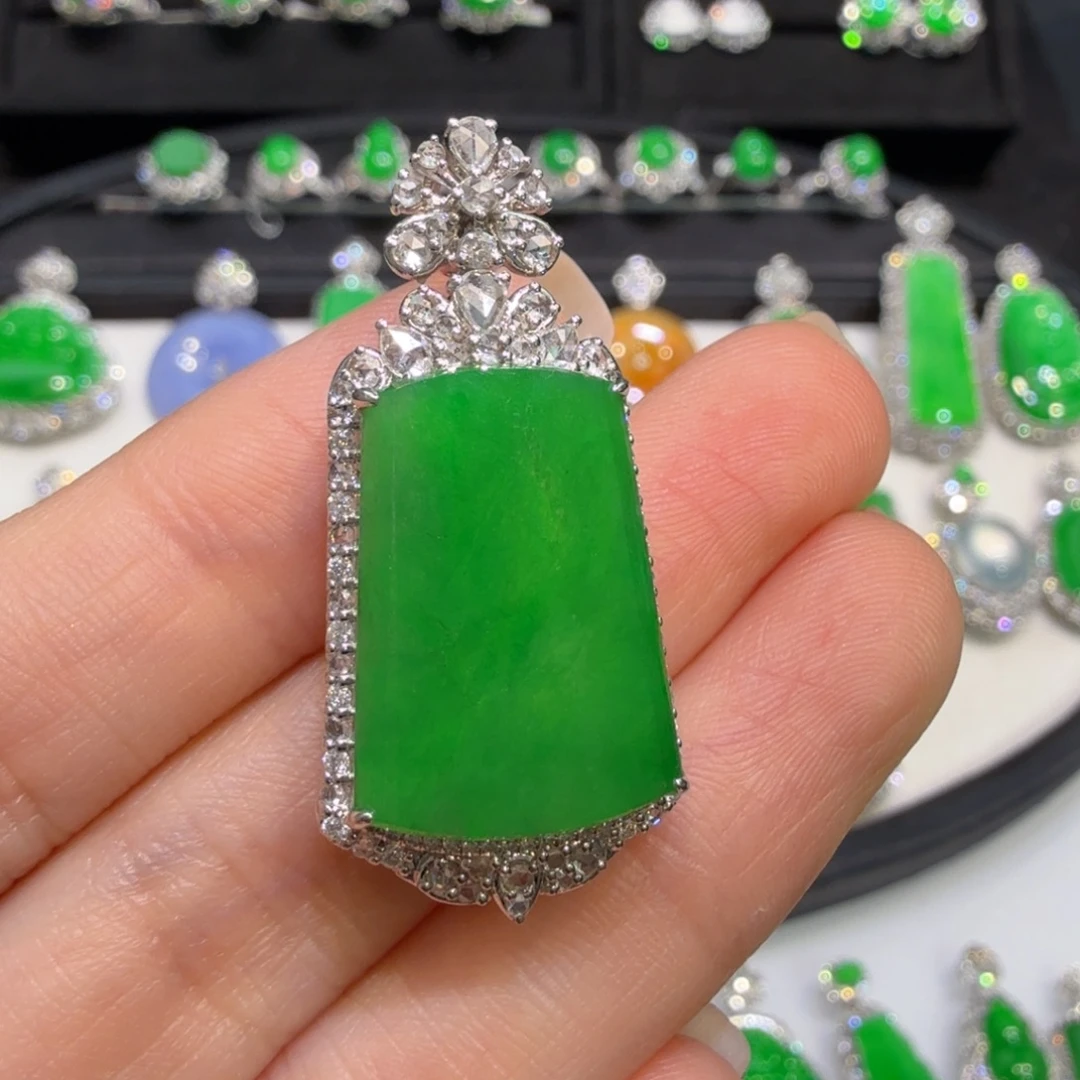 翡翠18K金镶嵌颈饰收到货48小时鉴赏期