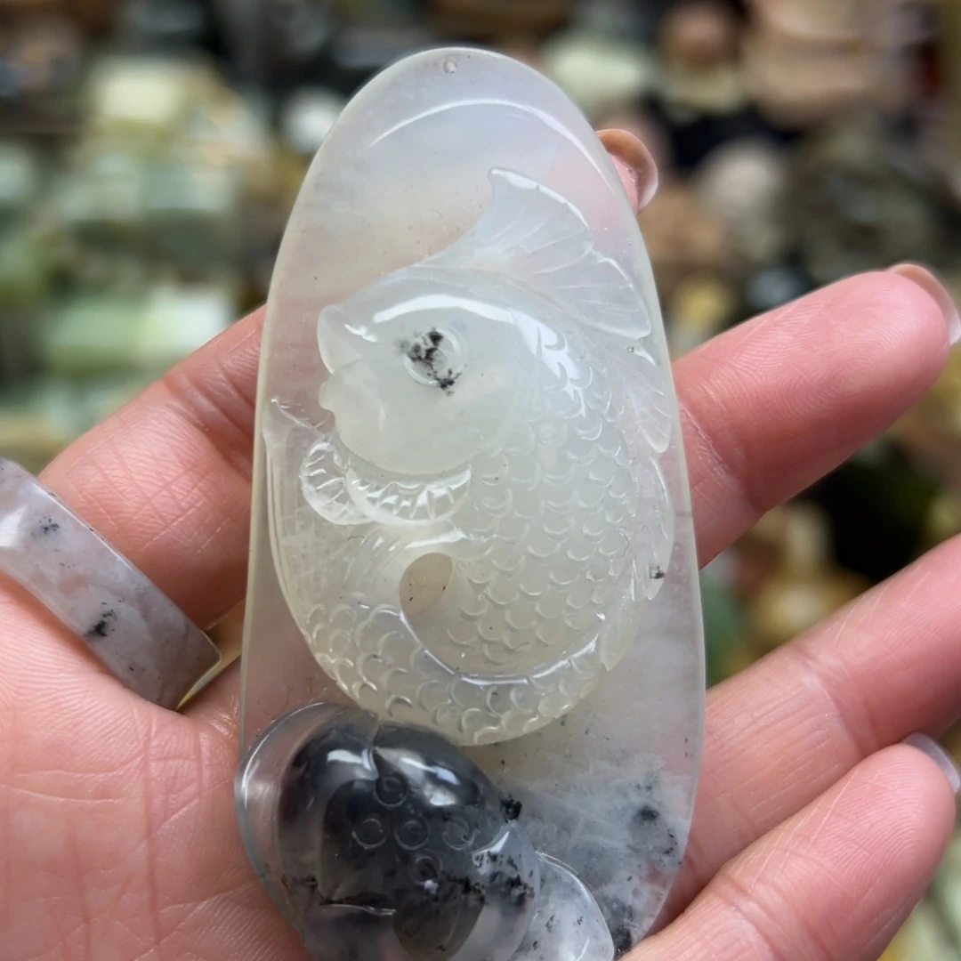 岫玉未镶嵌颈饰岫玉大鱼