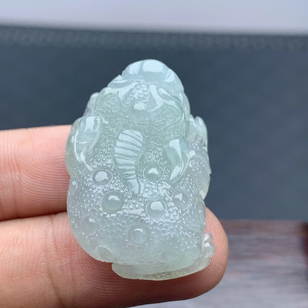 天然翡翠金蟾吊坠缅甸A货三足精雕糯冰种挂件项坠白色雕刻挂坠