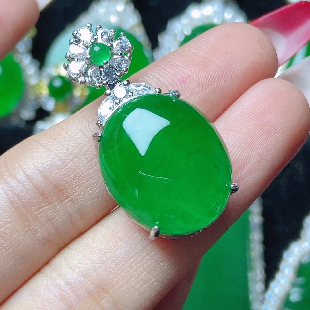 颈饰未镶嵌翡翠