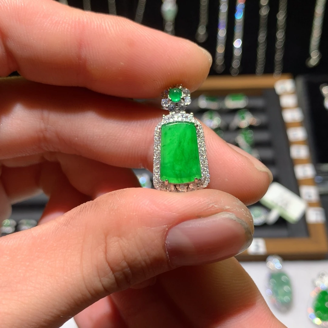 H***～翡翠未镶嵌吊坠(不含链)