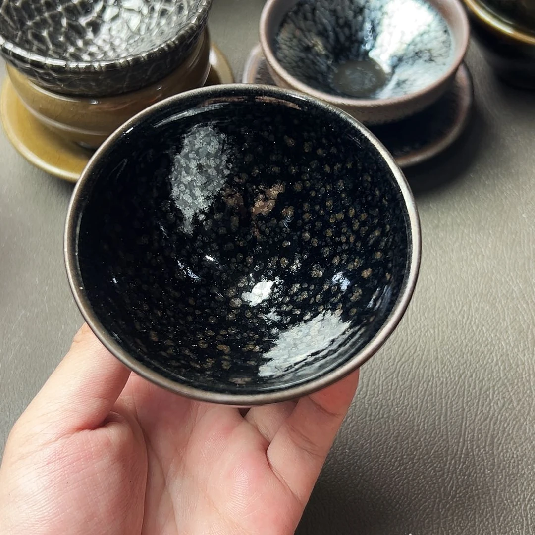 茶盏你就在家里待不着啦哈