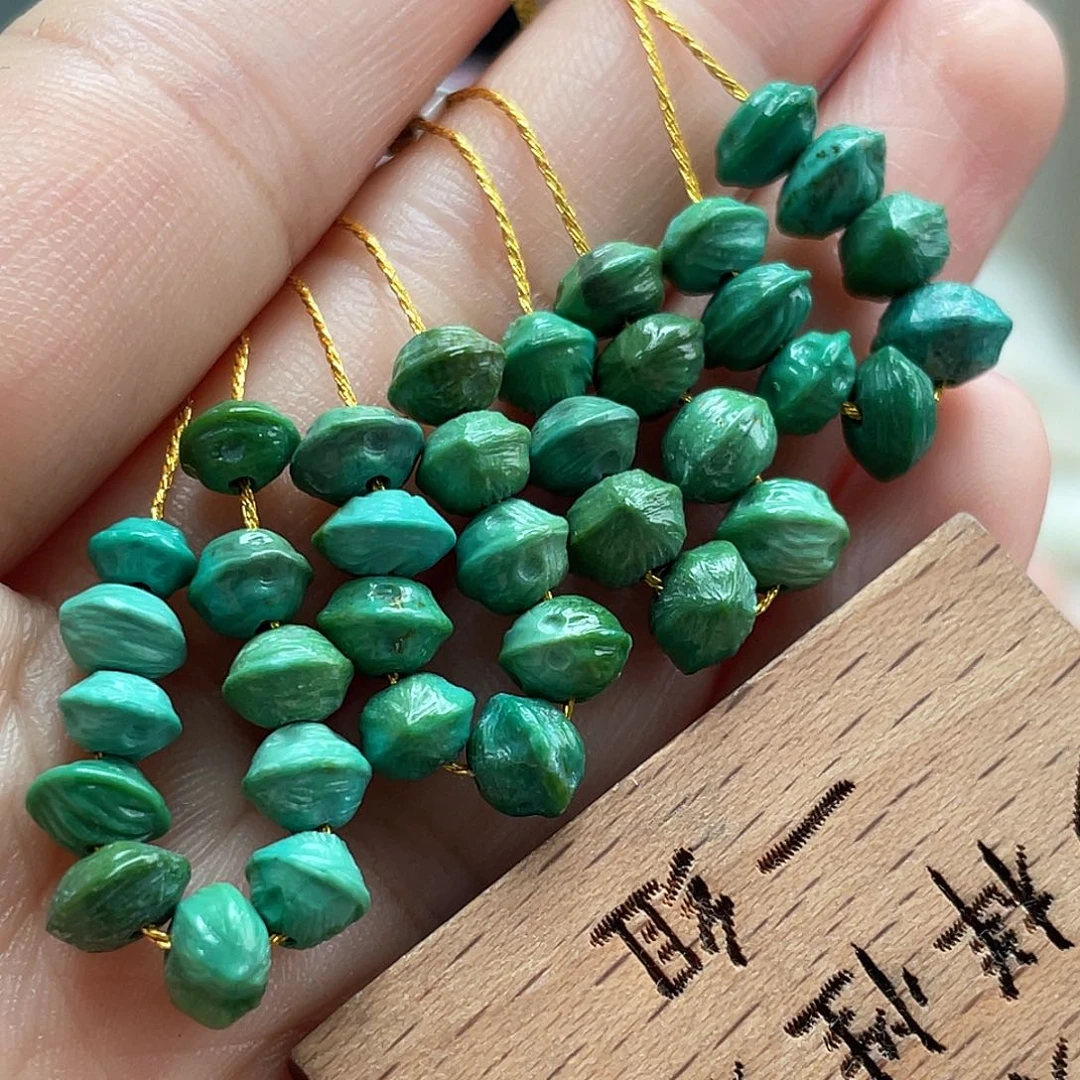 绿松石未镶嵌颈饰