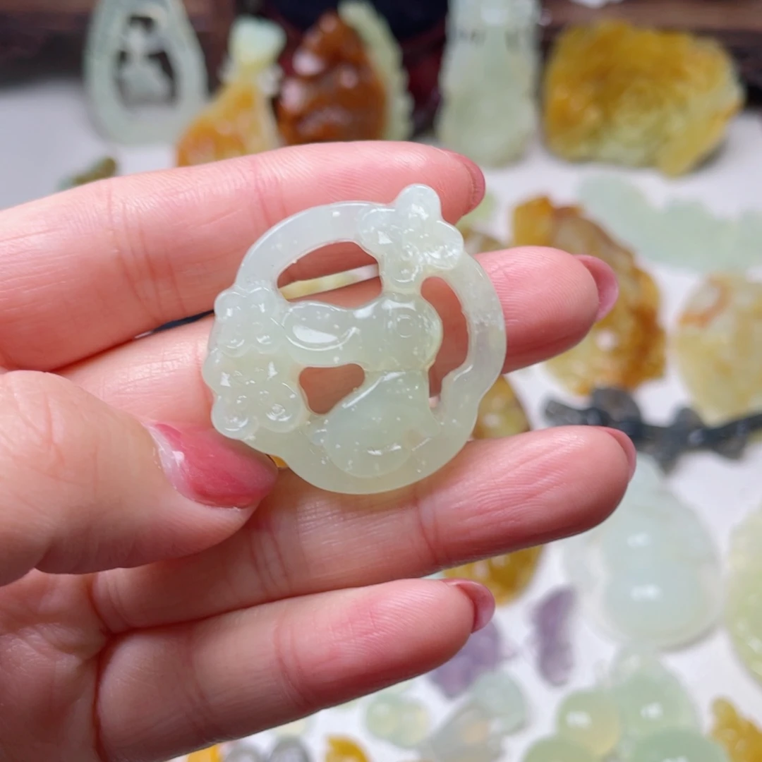 蛇纹石玉颈饰未镶嵌