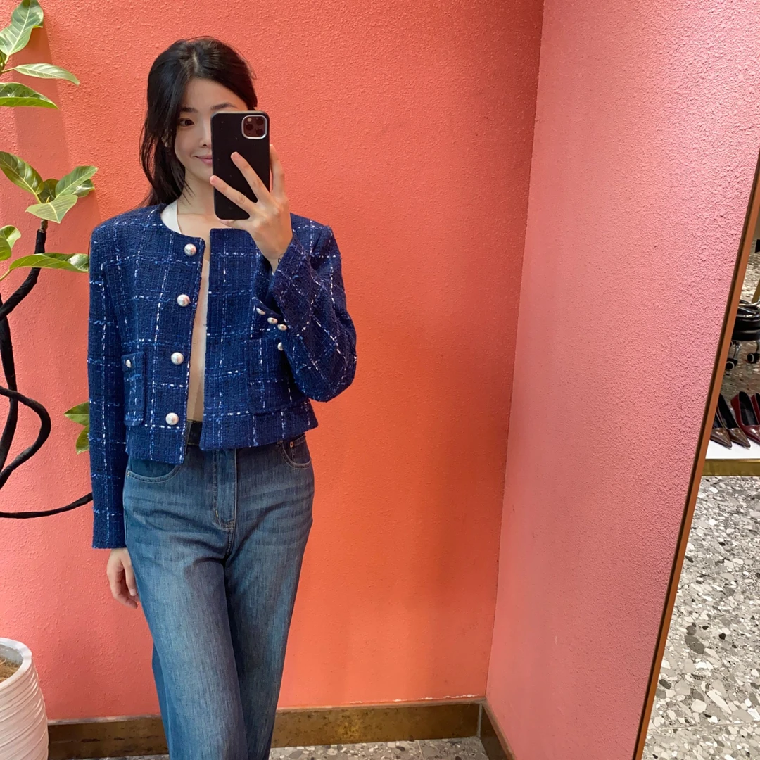 （默茗服装）银扣线条小香外套