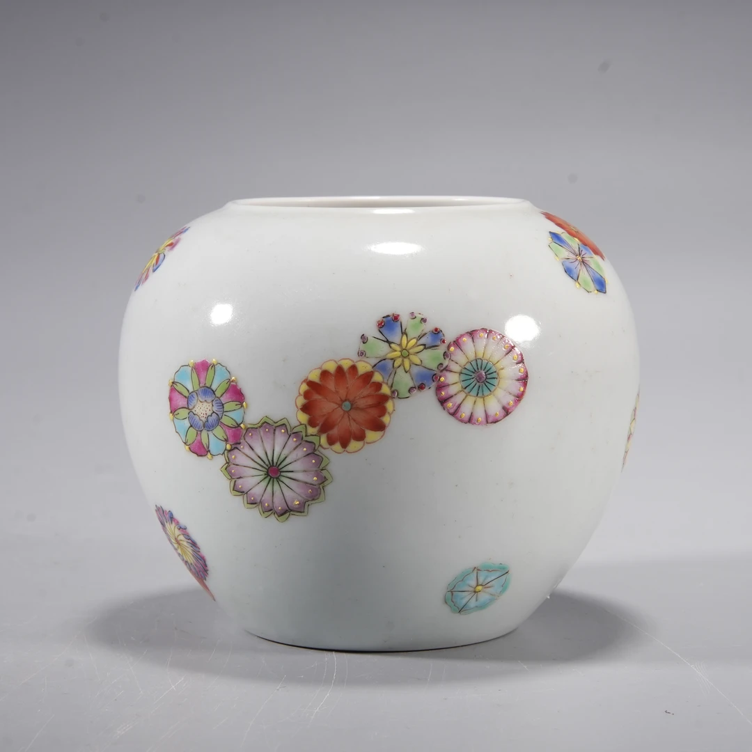 h689/清代 乾隆年制款粉彩皮球花纹罐【华豫之门甄选】