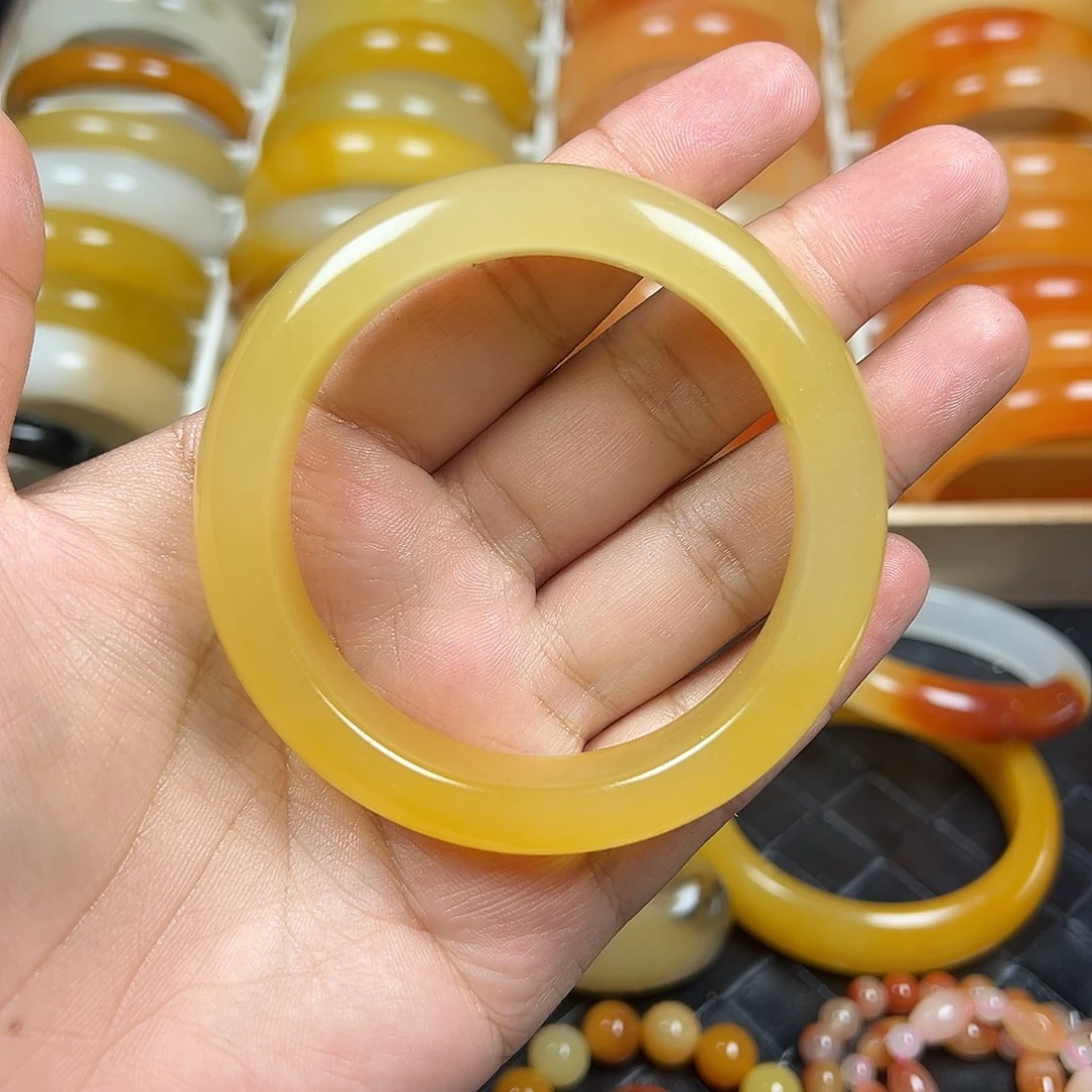 于***桐石英质玉（黄龙玉）未镶嵌手镯