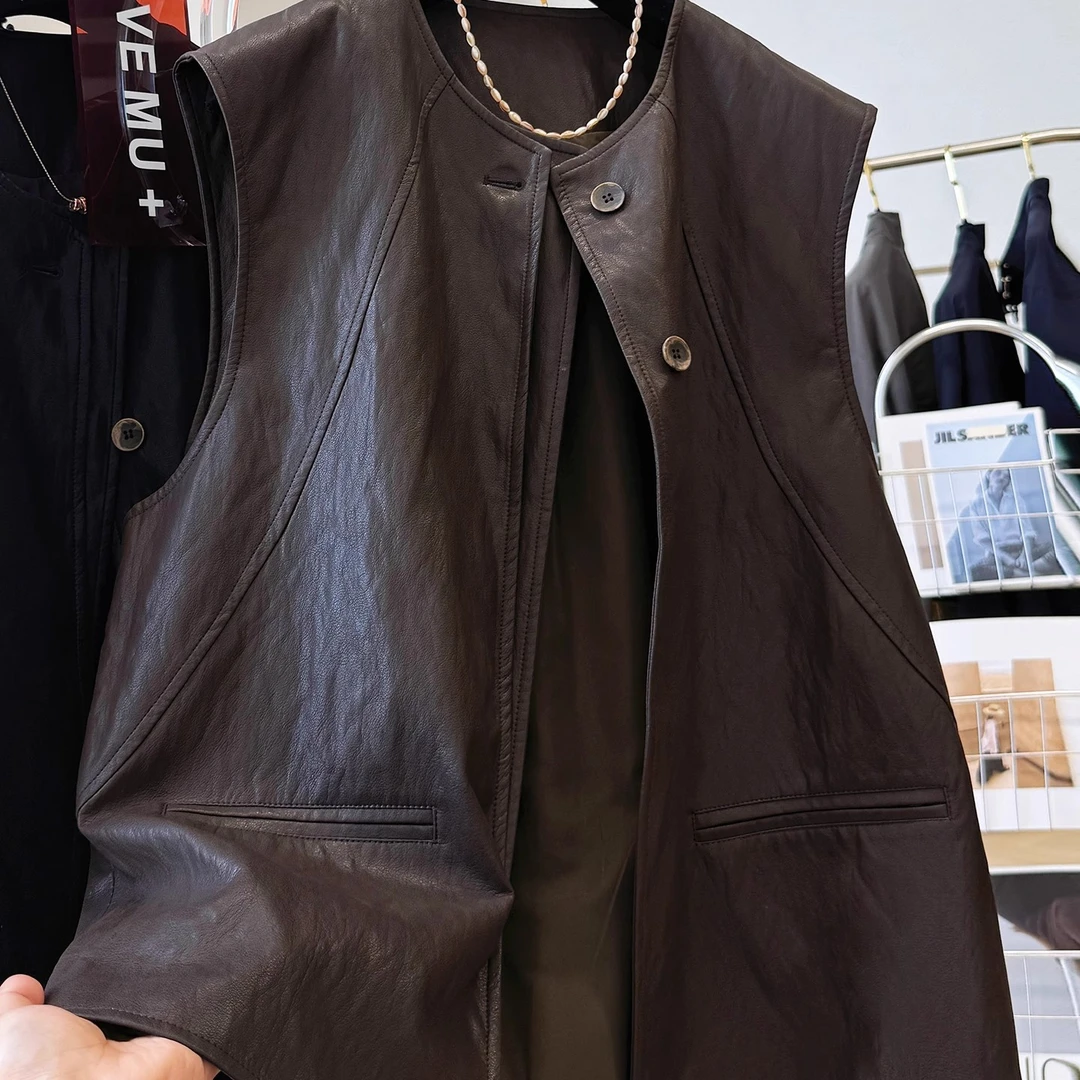 2025新款高级感独特别致设计感圆领无袖皮马甲女秋季叠穿背心外套