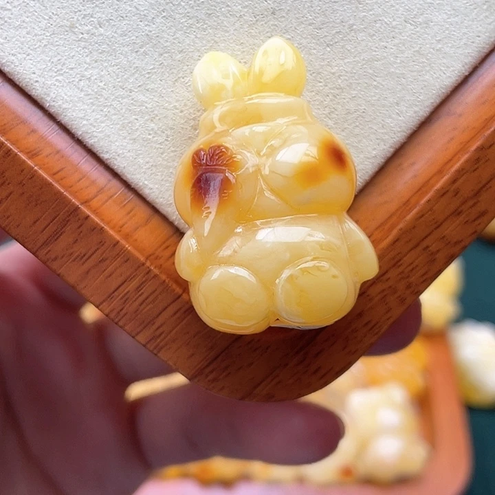 琥珀裸石未镶嵌蜜蜡