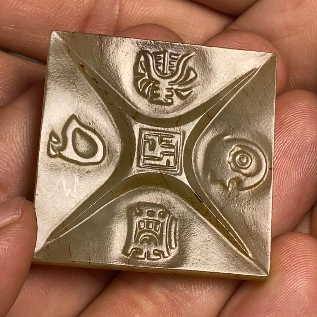 颈饰未镶嵌和田玉鼎