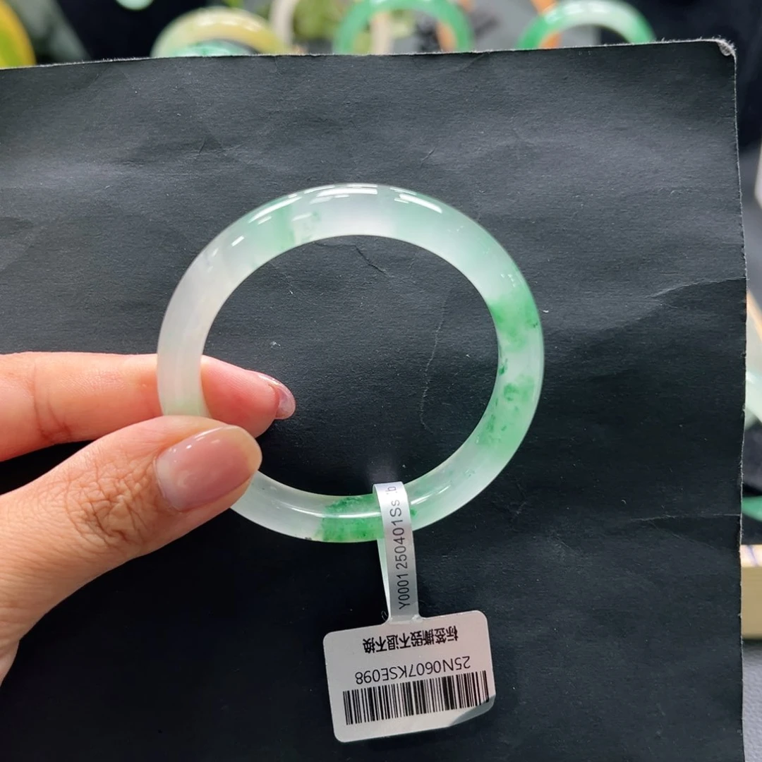 石英质玉手镯未镶嵌➕玲玲52