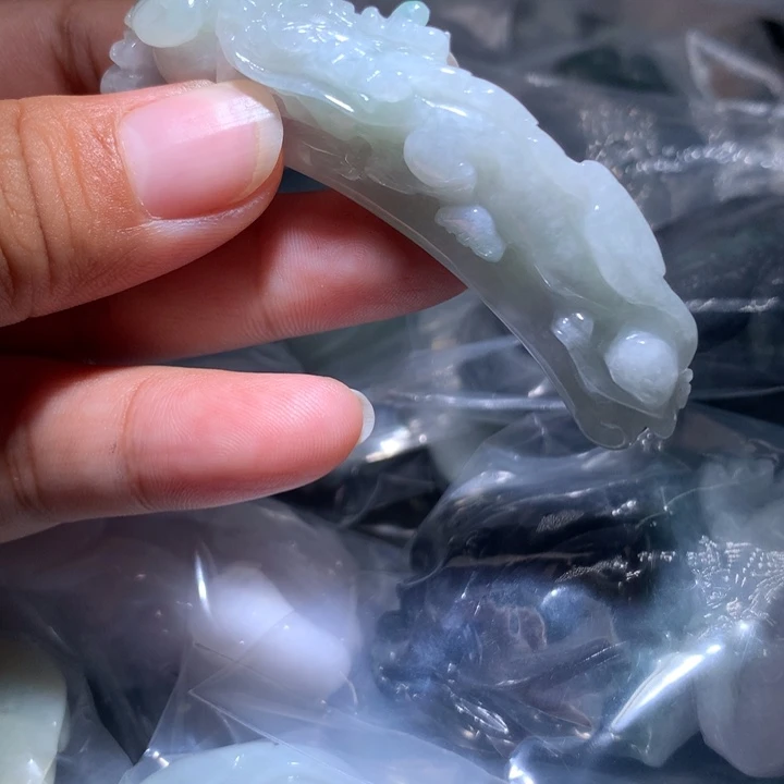 翡翠未镶嵌颈饰保真天然A货翡翠