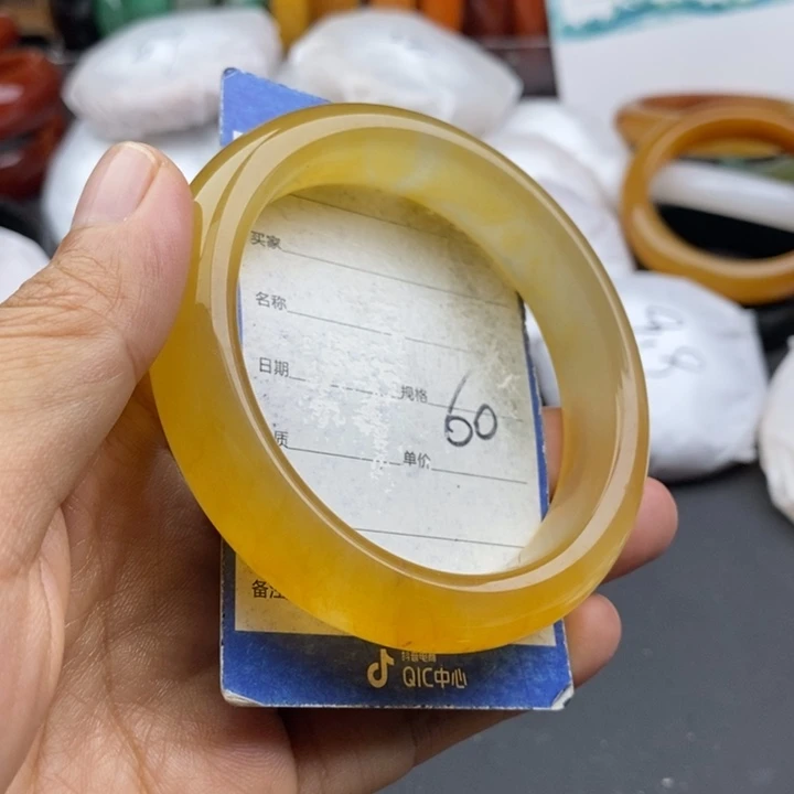 石英质玉未镶嵌手镯