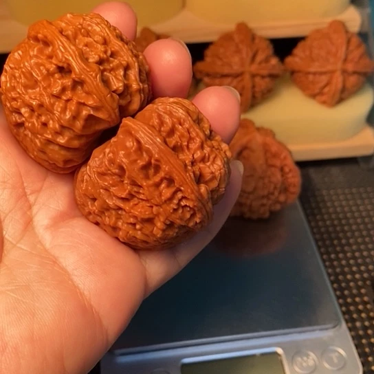 L***i文玩核桃吊坠核桃