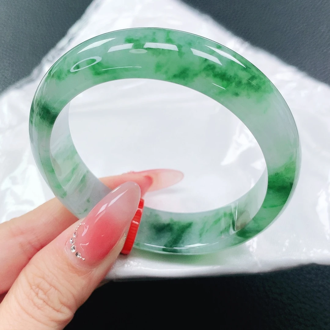 翡翠手镯未镶嵌53圈