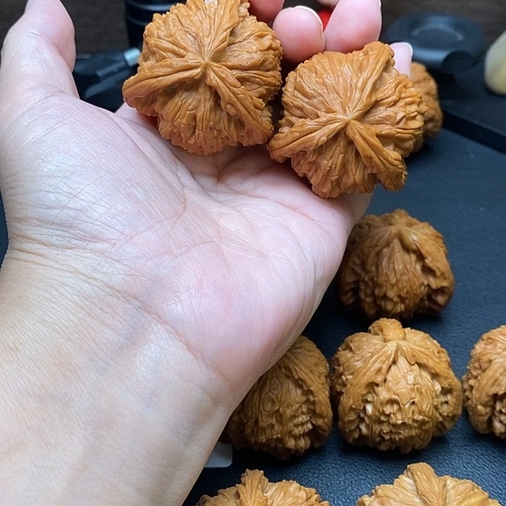 强***子把件文玩核桃白奔