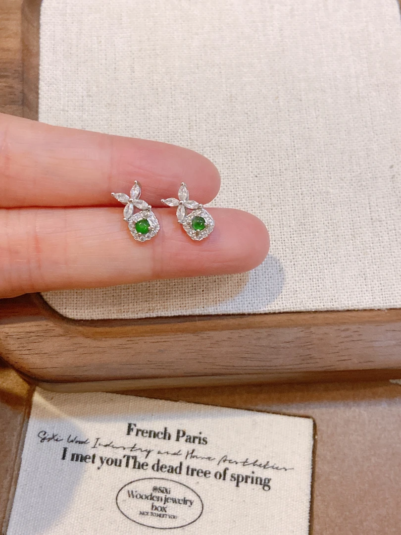A33 925银绿翡在逃公主耳钉