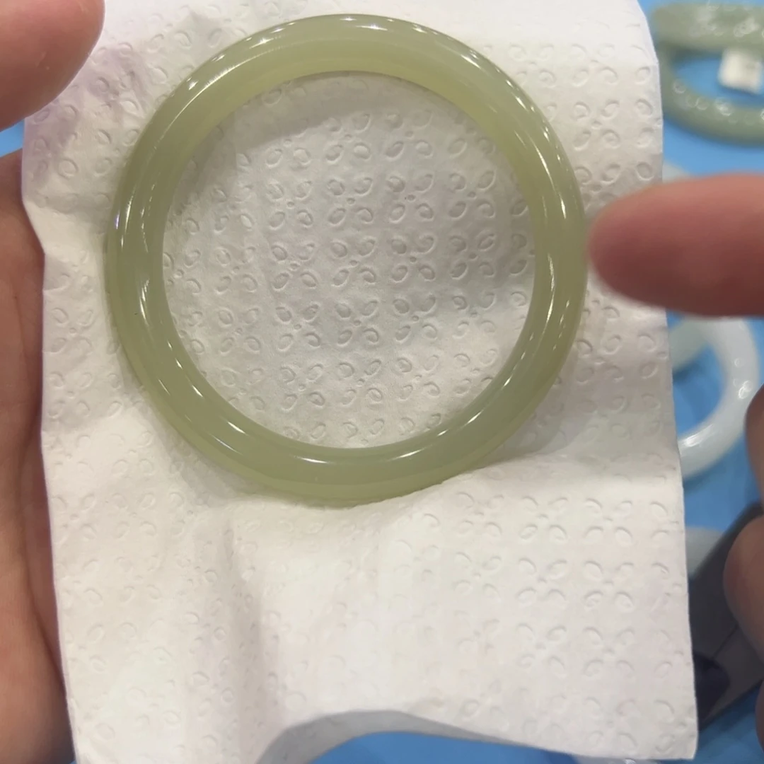 和田玉手镯未镶嵌不****?