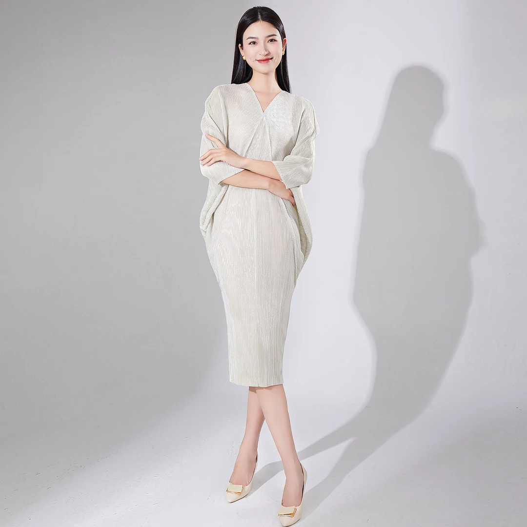 高级感超好看连衣裙金属质感v领中长裙气质优雅礼服裙子洋装