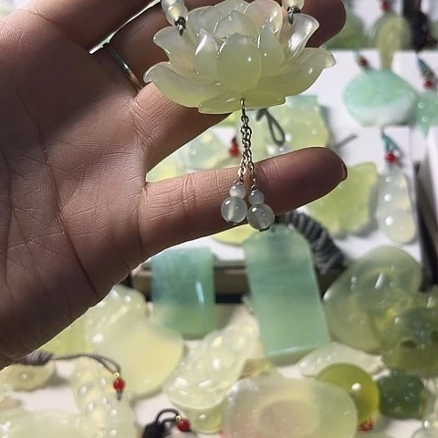 未镶嵌蛇纹石玉颈饰