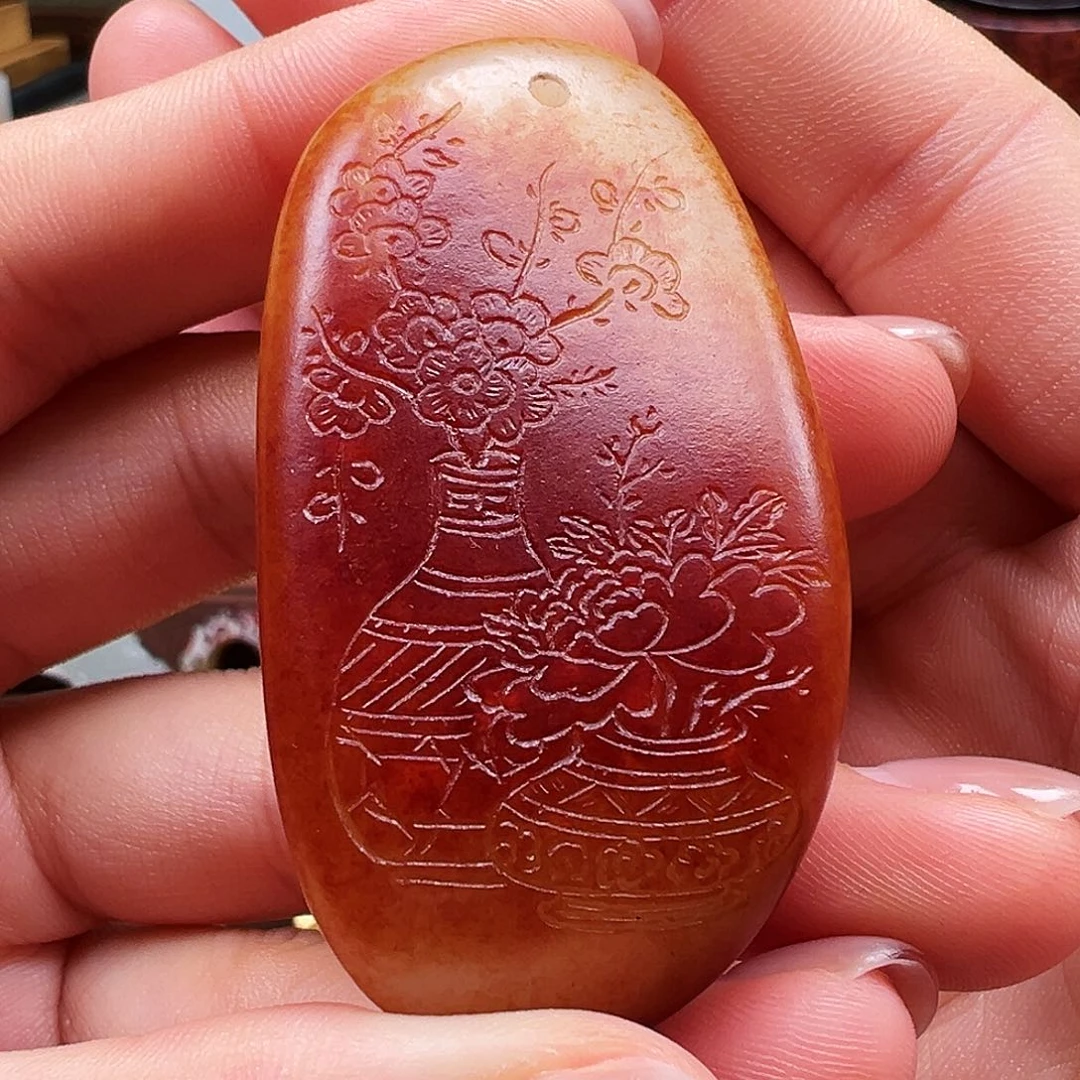 颈饰未镶嵌和田玉老*。