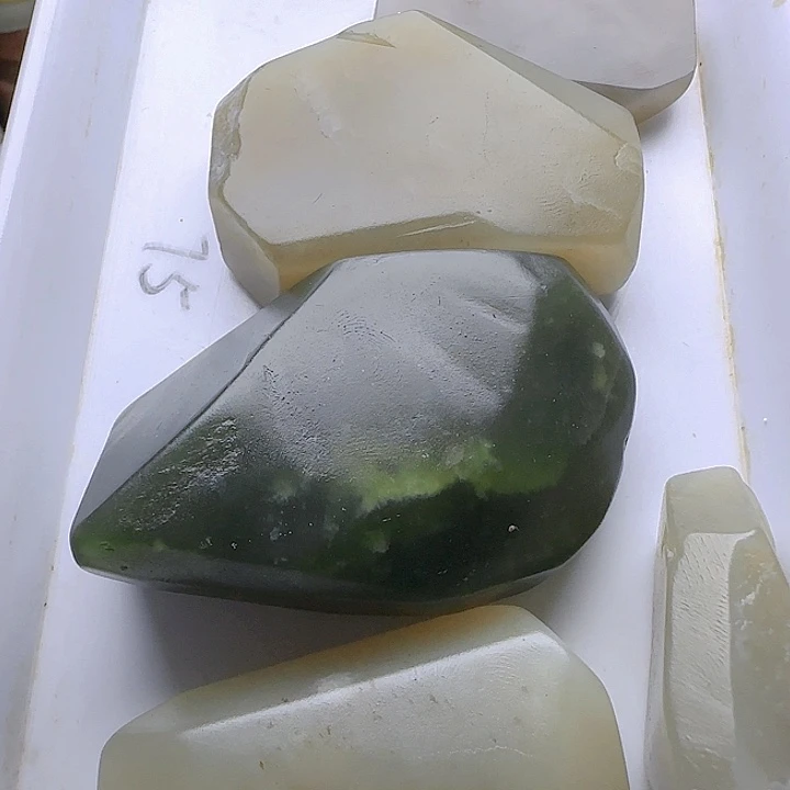 和田玉（糖玉）未镶嵌车挂落**扬