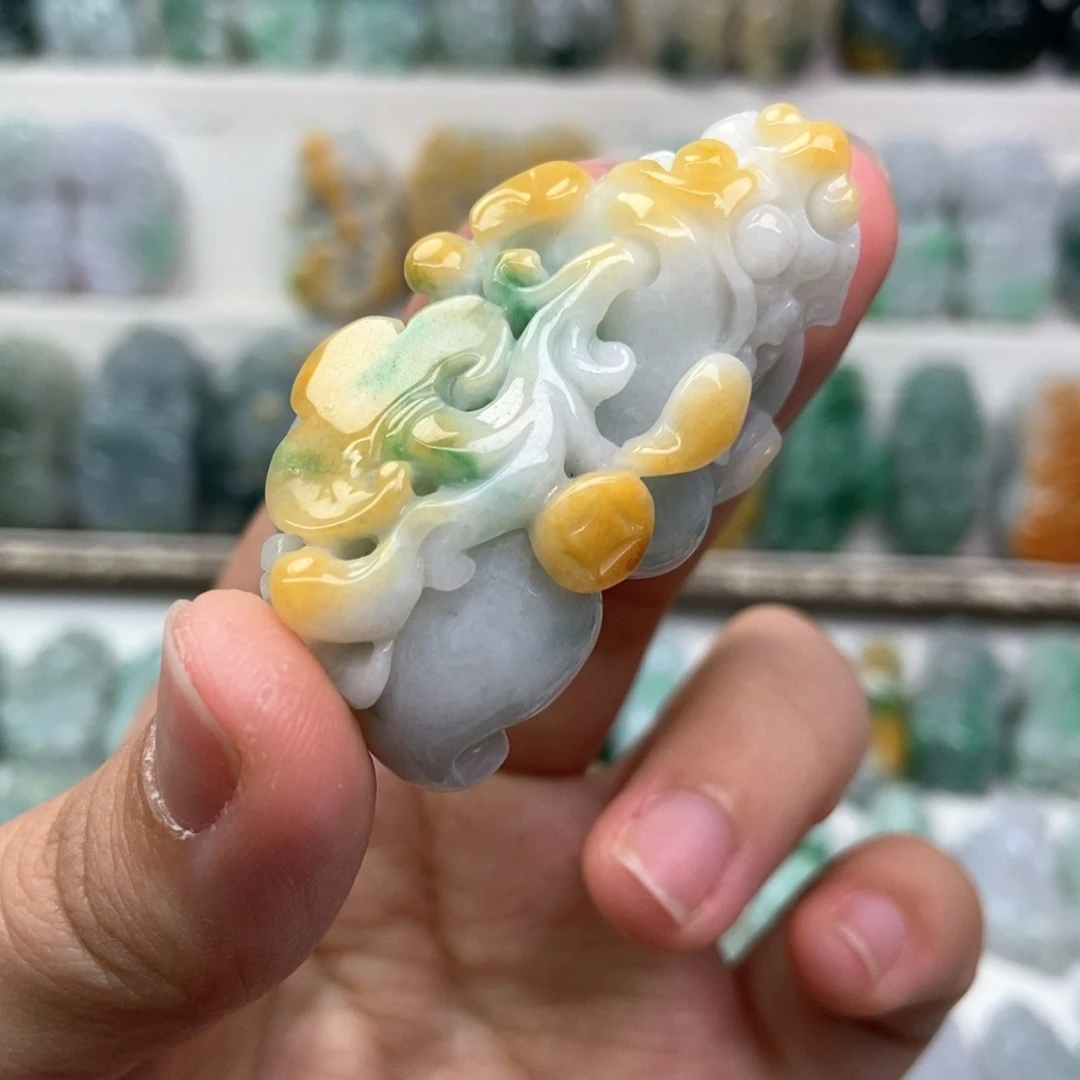 翡翠未镶嵌吊坠(赠链)