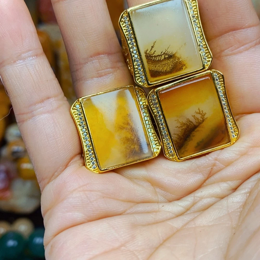 石英质玉（黄龙玉）颈饰未镶嵌