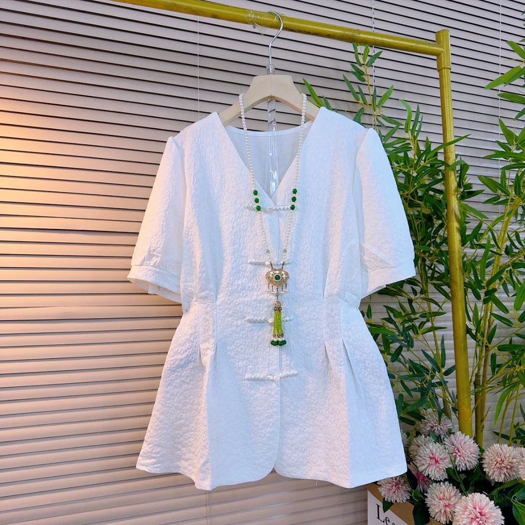 038胖mm纯色民族复古风盘扣款洋气V领显瘦遮肉设计感气质百搭衫