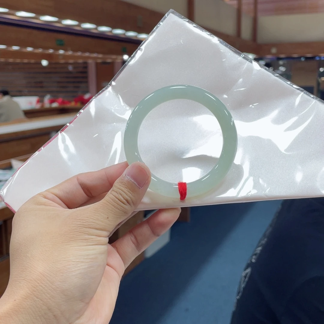 未镶嵌手镯翡翠上**水翡翠