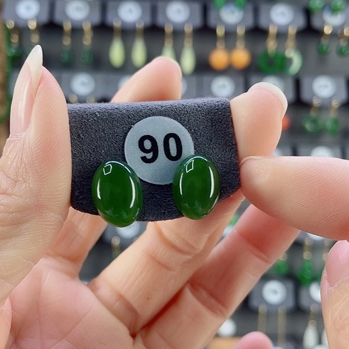 18K金镶嵌和田玉耳饰