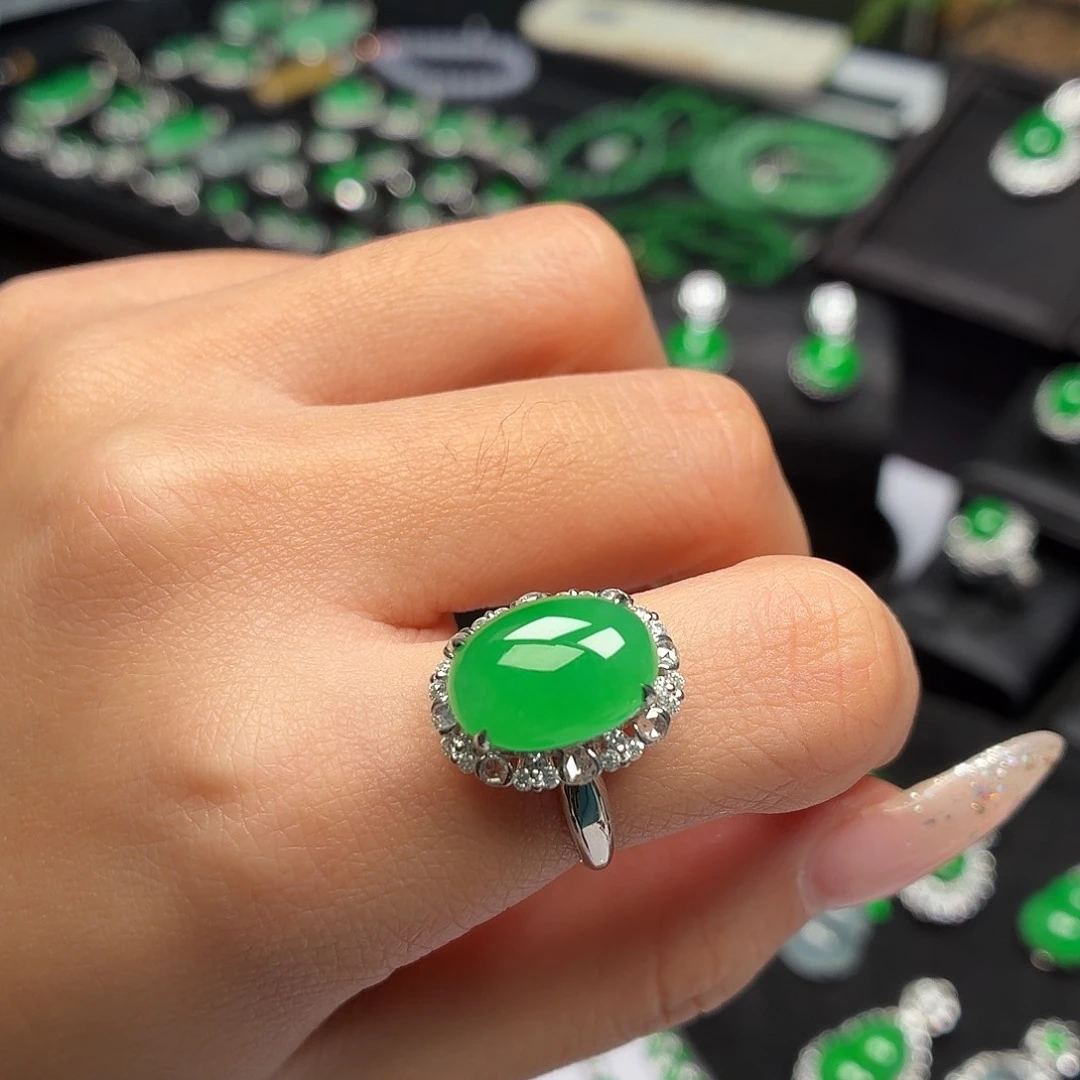 翡翠未镶嵌颈饰021冰绿蛋面戒指