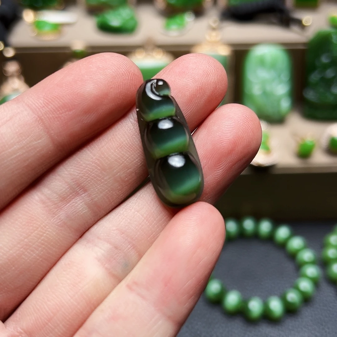 和田玉（碧玉）未镶嵌颈饰碧玉猫眼吊坠
