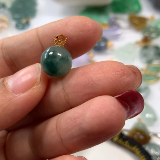 翡翠颈饰未镶嵌翡翠