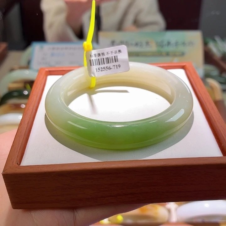 和田玉未镶嵌手镯6。 棉56/57