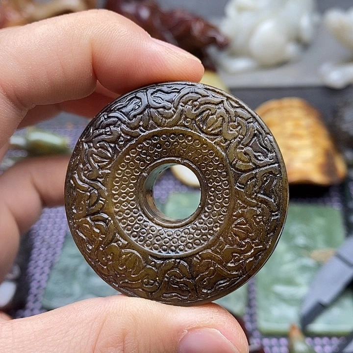未镶嵌蛇纹石玉颈饰