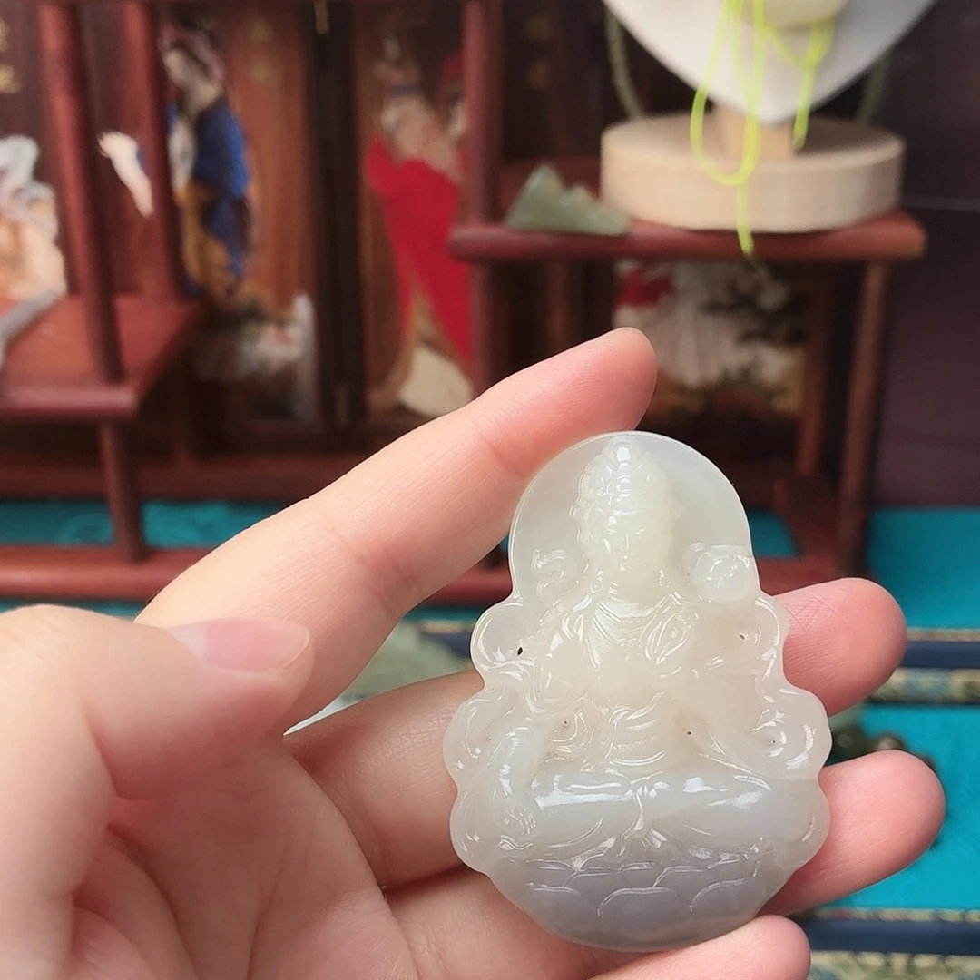 小***我和田玉未镶嵌颈饰