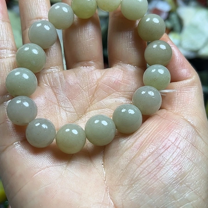 未镶嵌透闪石质玉珠宝奇石