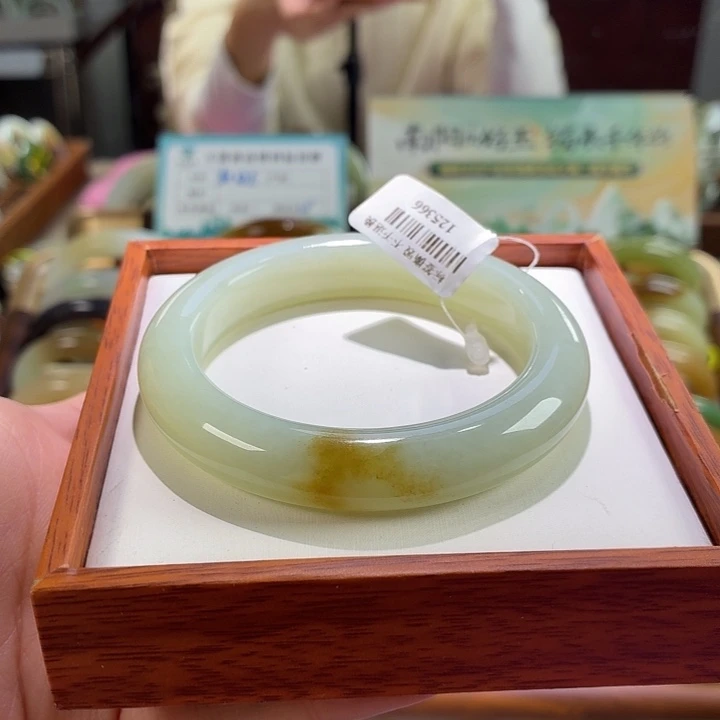 和田玉未镶嵌手镯6。56/57